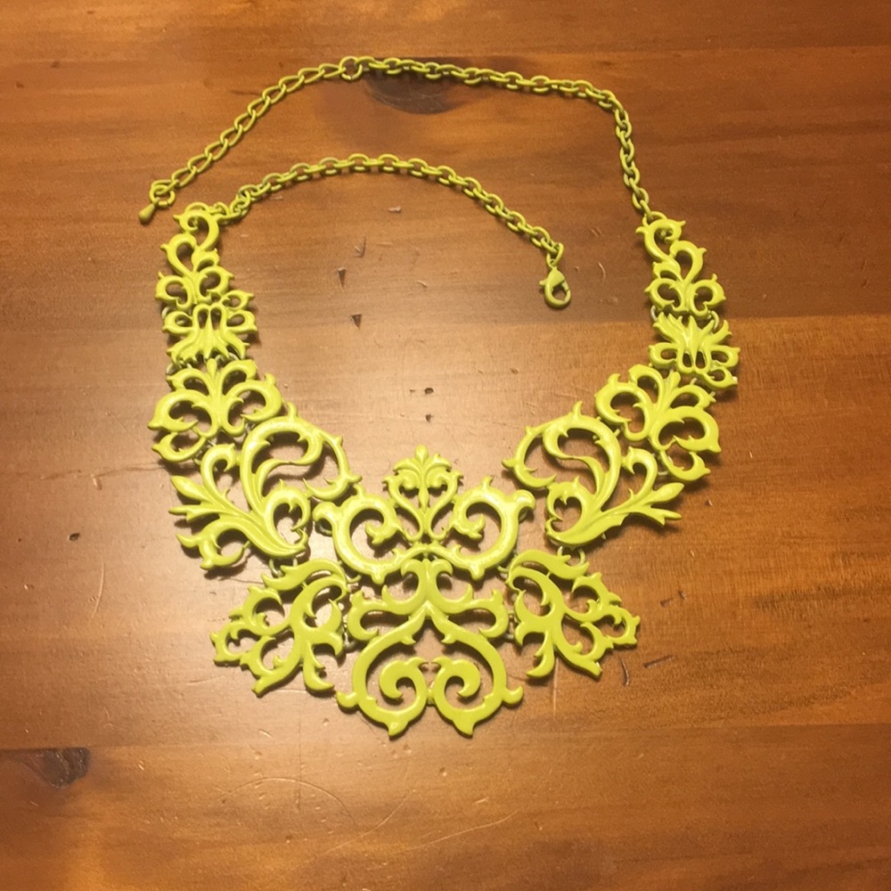 Fleur-de-Lis citron Neón statement necklace